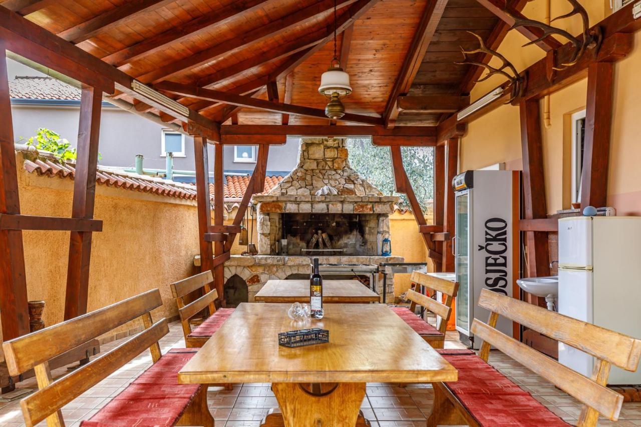 Ferienhaus Sascha In โปเรช ภายนอก รูปภาพ