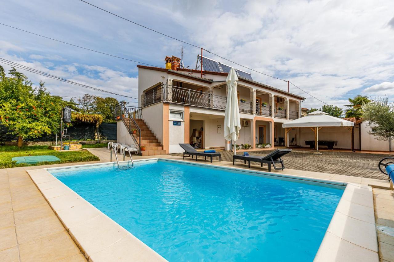 Ferienhaus Sascha In โปเรช ภายนอก รูปภาพ