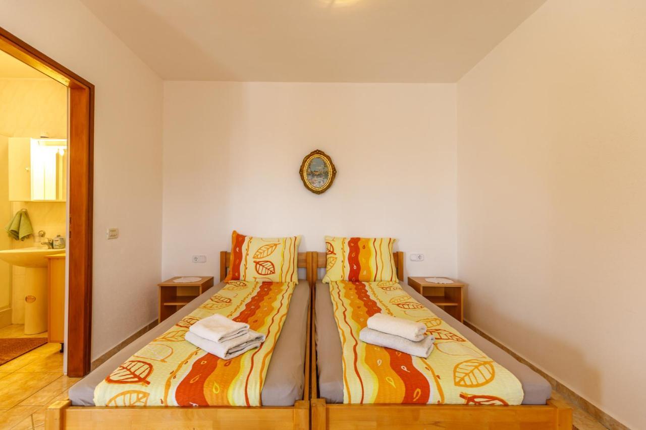 Ferienhaus Sascha In โปเรช ภายนอก รูปภาพ